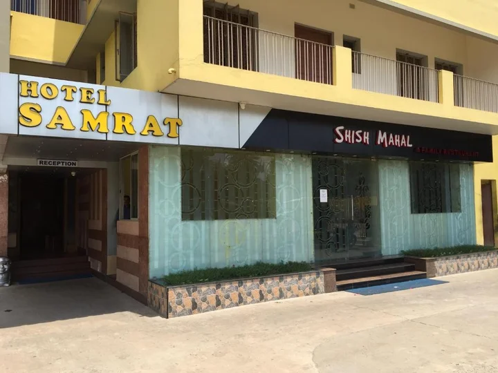 Берхампоре: Hotel Samrat