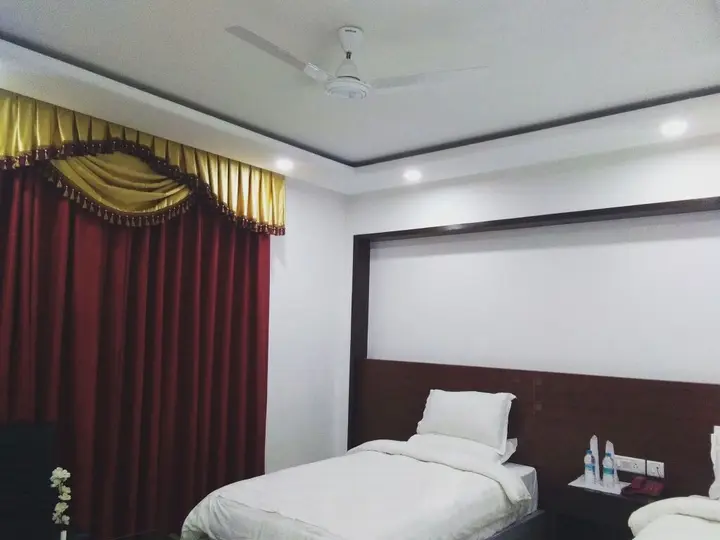 Бодх-Гая: Bodhgaya Seven Inn Hotel n Restaurant