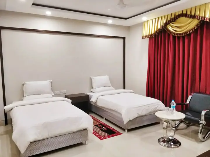 Бодх-Гая: Bodhgaya Seven Inn Hotel n Restaurant
