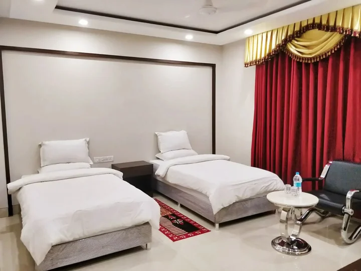 Бодх-Гая: Bodhgaya Seven Inn Hotel n Restaurant