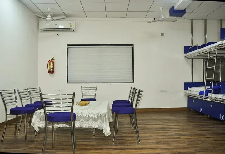 Индаур: Jainam Dormitory