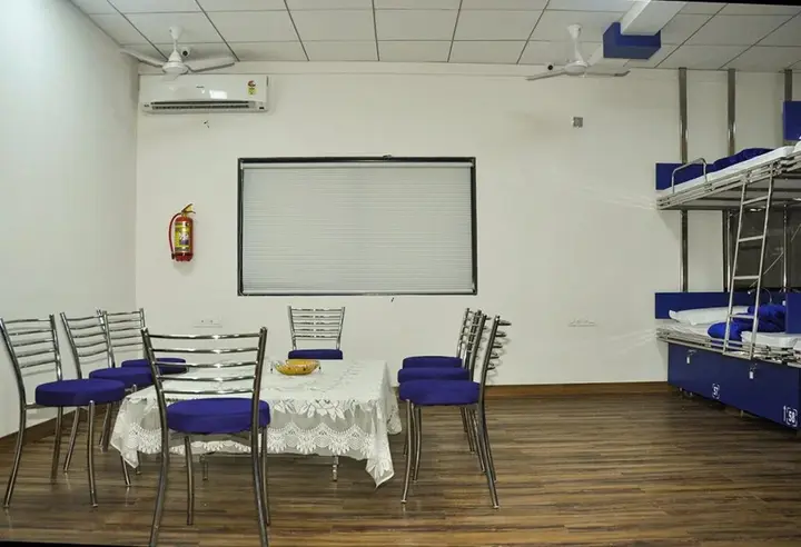 Индаур: Jainam Dormitory