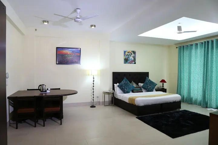 Гуруграм: Hotel Mayarch