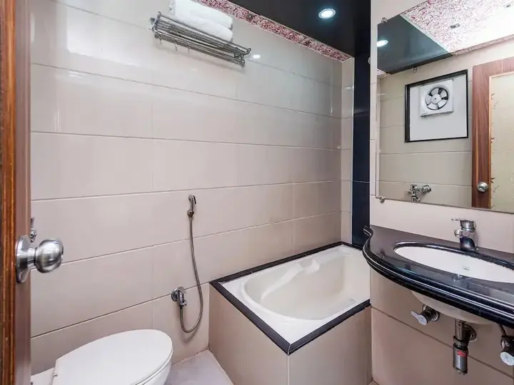 Сурат: Hotel Balwas