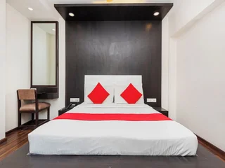 Сурат: Hotel Balwas