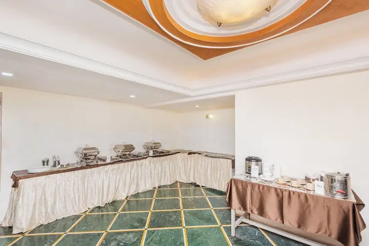 Сурат: Hotel Balwas