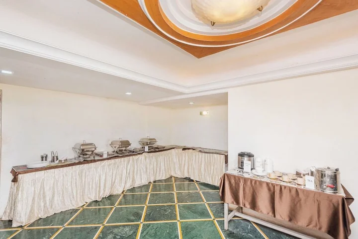 Сурат: Hotel Balwas