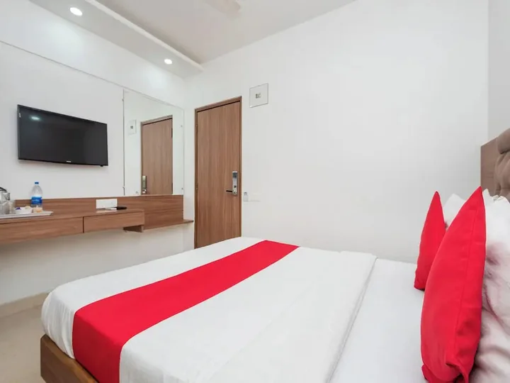 Сурат: Hotel Balwas