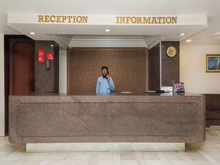Сурат: Hotel Balwas