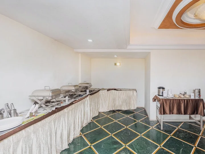 Сурат: Hotel Balwas