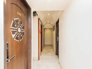 Сурат: Hotel Balwas