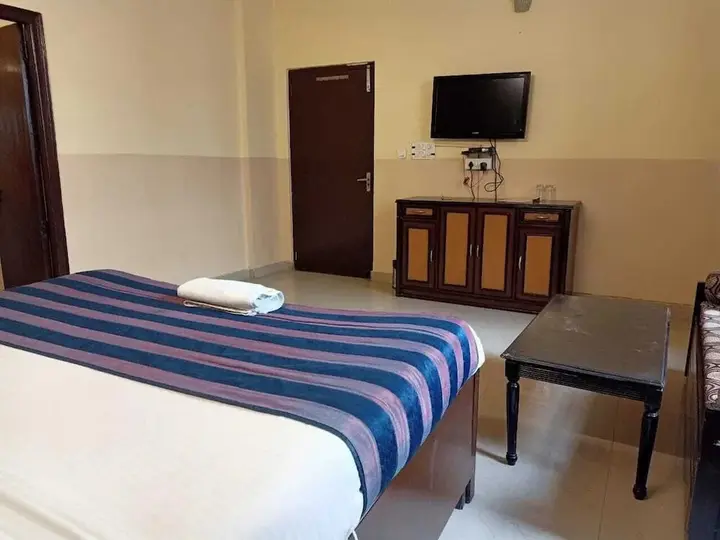 Нойда: City Stay Hotel