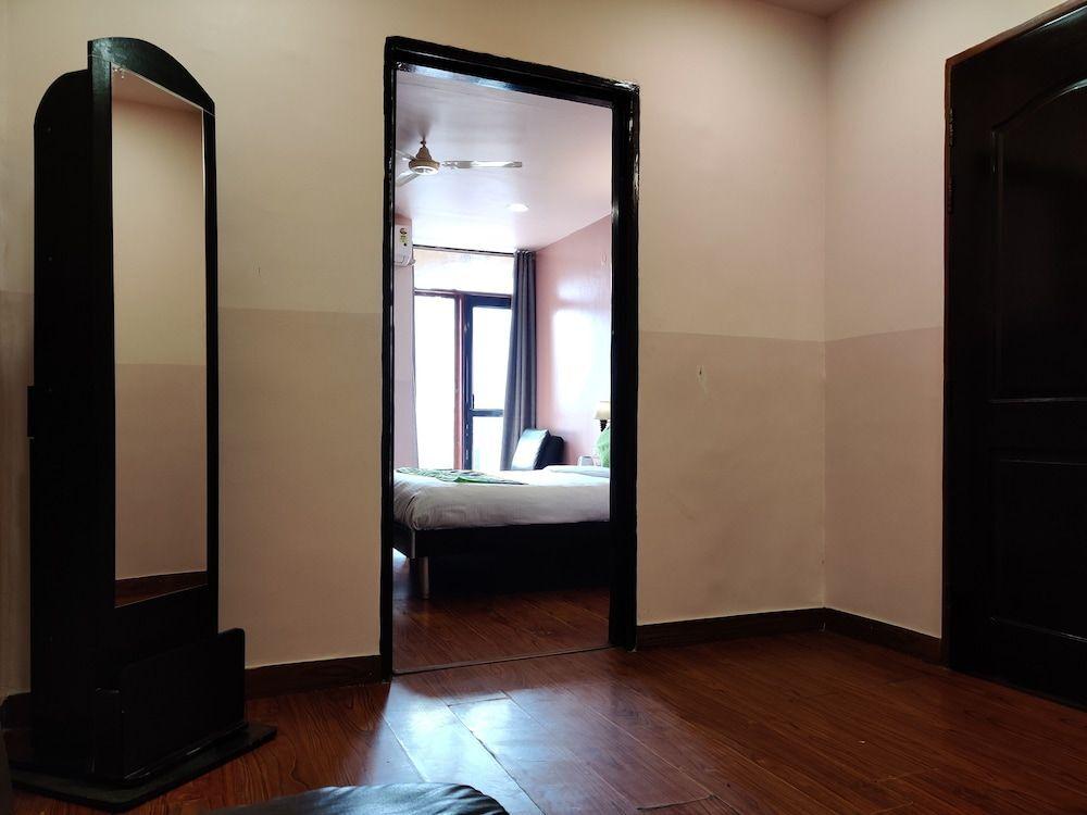 Нойда: City Stay Hotel