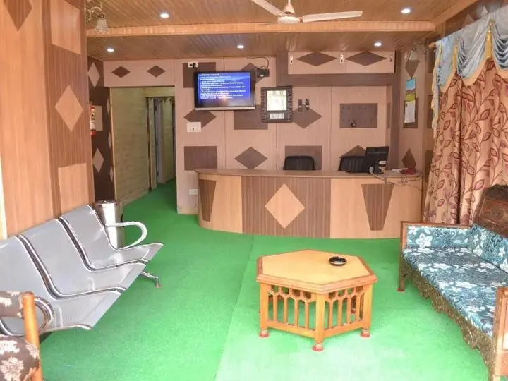 Шринагар: Hotel GRG Residency