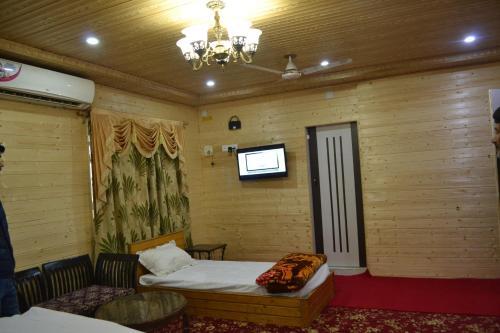 Шринагар: Hotel GRG Residency