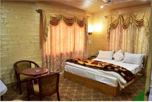 Шринагар: Hotel GRG Residency