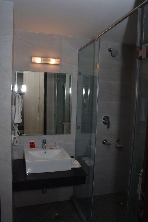 Нойда: Hide Away Suites