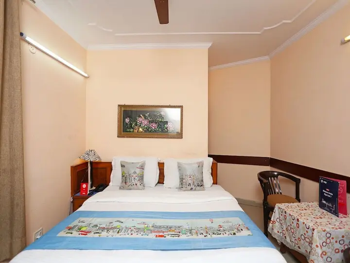 Газиабад: OYO 9301 Hotel RedBury