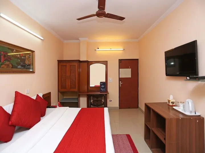 Газиабад: OYO 9301 Hotel RedBury