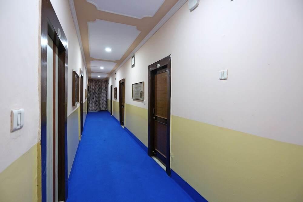 Газиабад: OYO 9301 Hotel RedBury