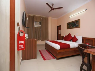 Газиабад: OYO 9301 Hotel RedBury