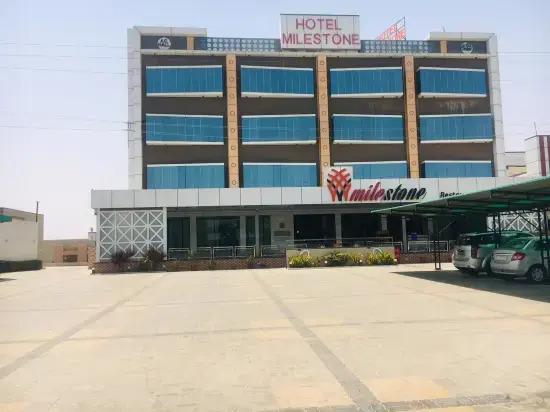 Патан: Hotel Milestone