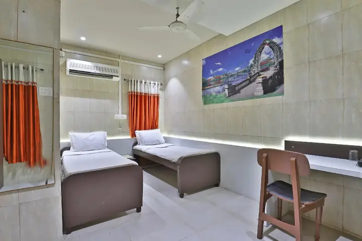 Сомнатх: Hotel Satkar
