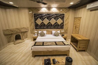 Пачмарай: ARK Resorts