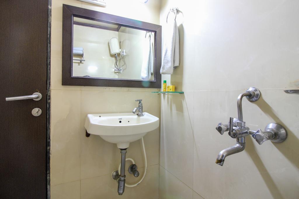 Мумбаи: FabHotel Midaas Comforts