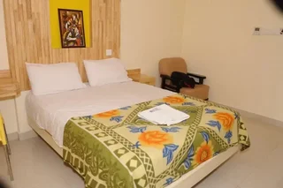 Eraniel: Hotel Surya Residency