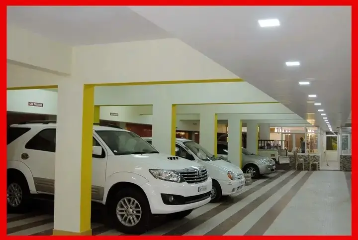 Eraniel: Hotel Surya Residency