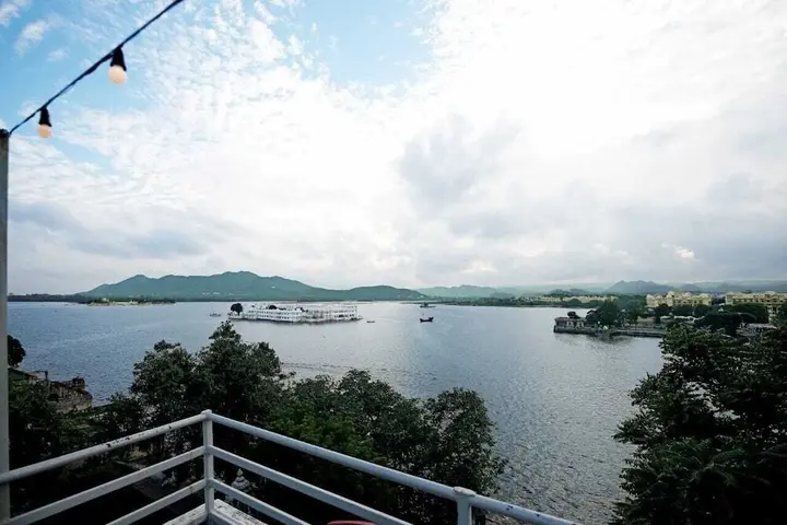 Удаипур: The Shaharkot - By The Lake