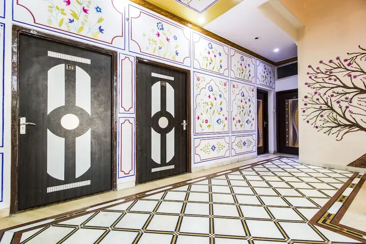 Джайпур: FabExpress White Palace