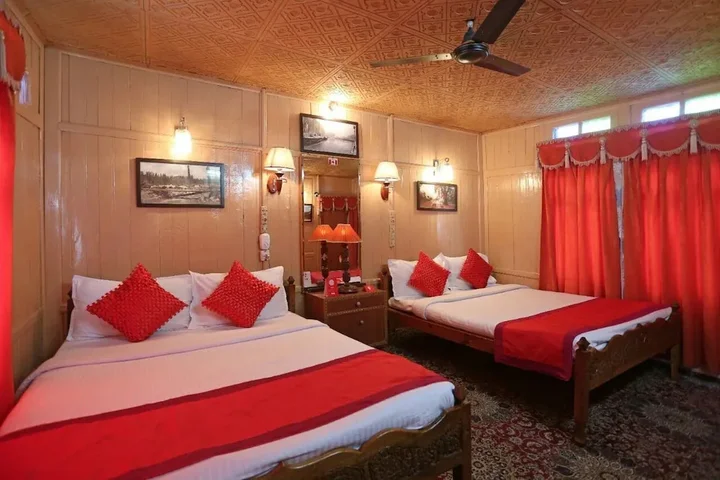 Шринагар: Ritz HouseBoat Srinagar