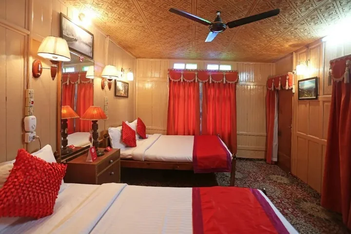 Шринагар: Ritz HouseBoat Srinagar