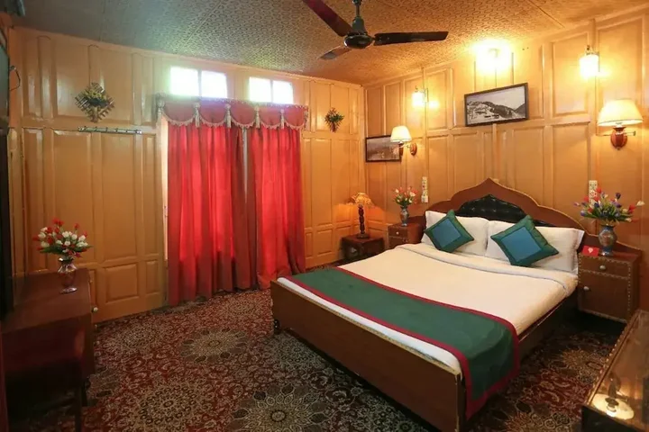 Шринагар: Ritz HouseBoat Srinagar