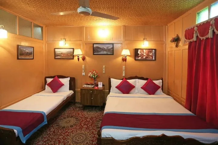 Шринагар: Ritz HouseBoat Srinagar