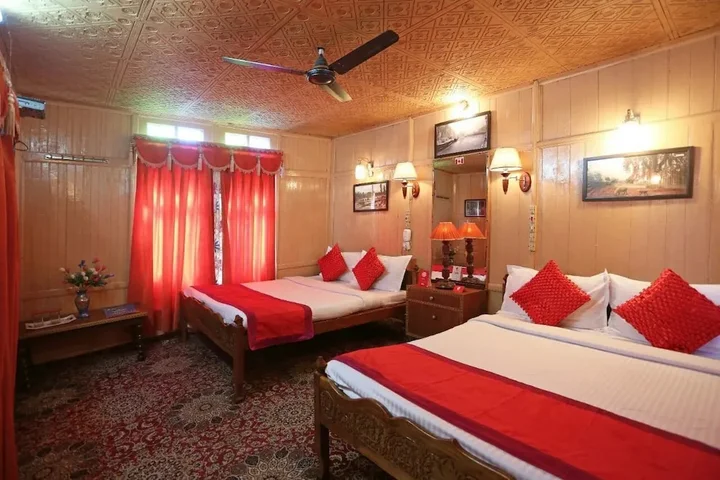 Шринагар: Ritz HouseBoat Srinagar