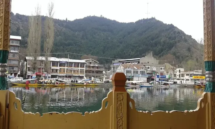 Шринагар: Ritz HouseBoat Srinagar