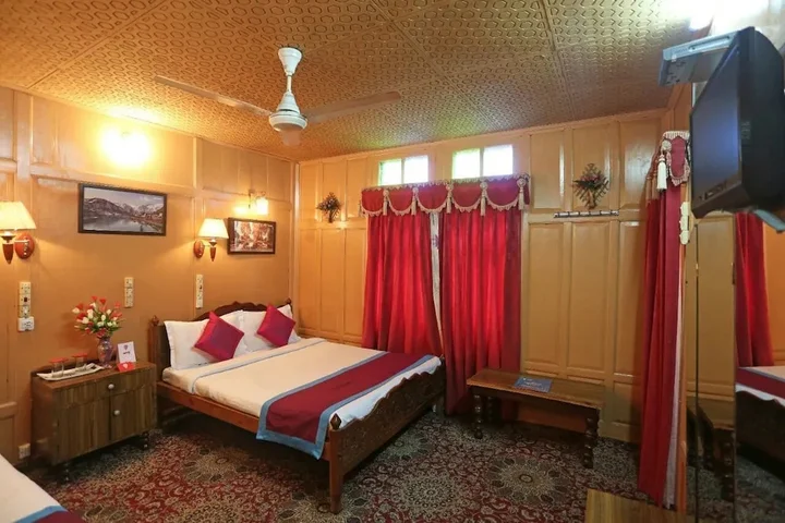 Шринагар: Ritz HouseBoat Srinagar