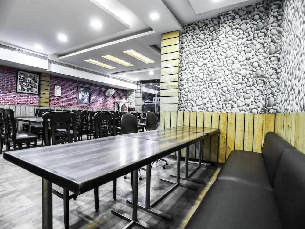 Бхопал: Hotel Madhuram Palace