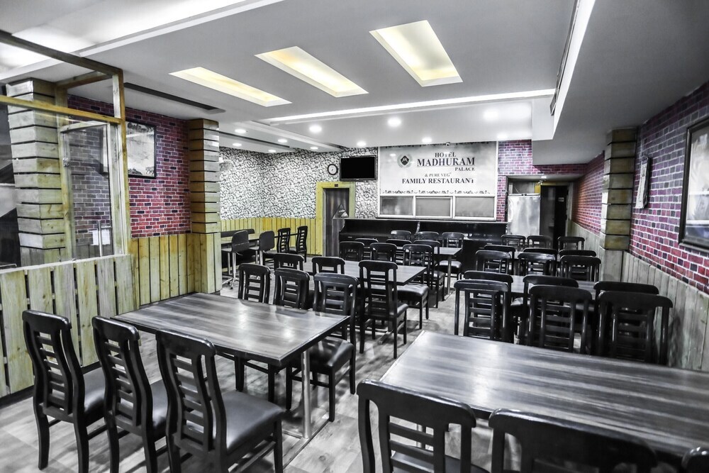 Бхопал: Hotel Madhuram Palace