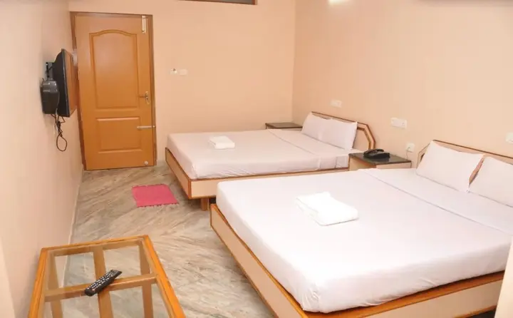 Валпарай: Hotel Saravana Grand