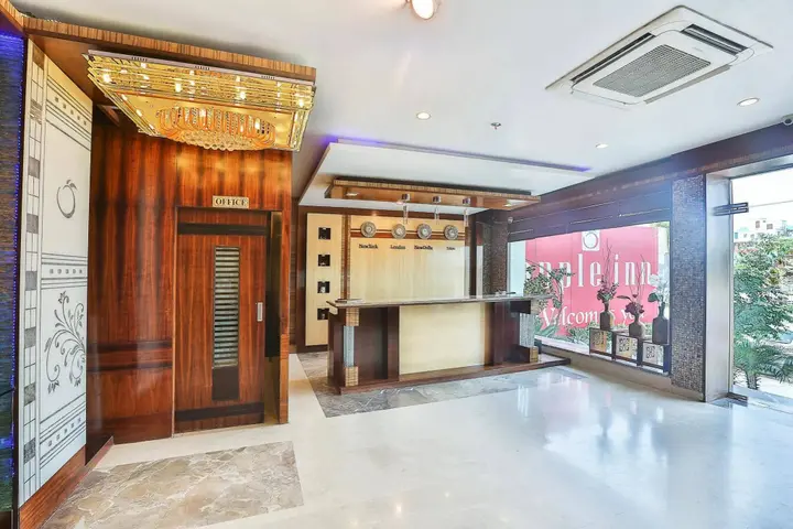 Джайпур: TGI Apple Inn