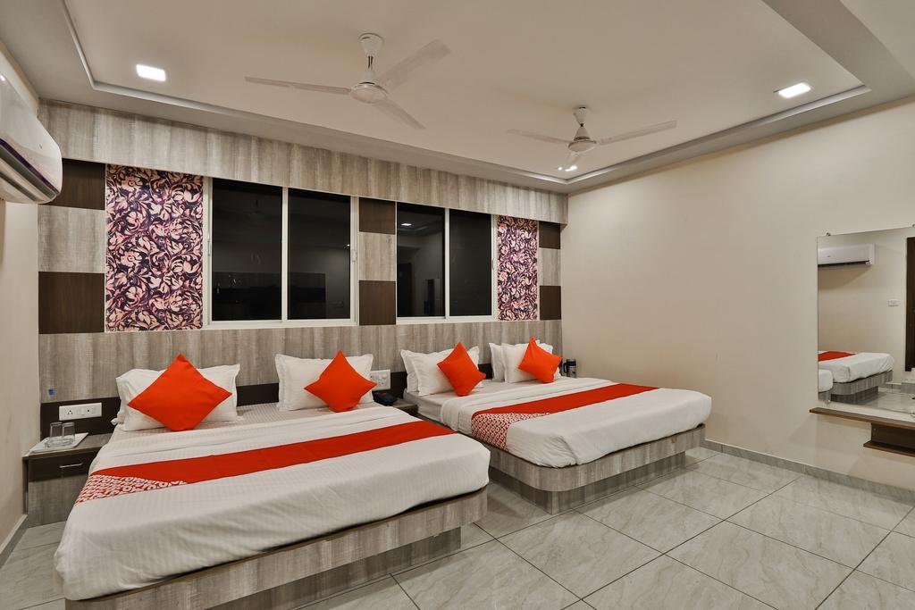 Ахмедабад: Отель Shree Krishna Palace