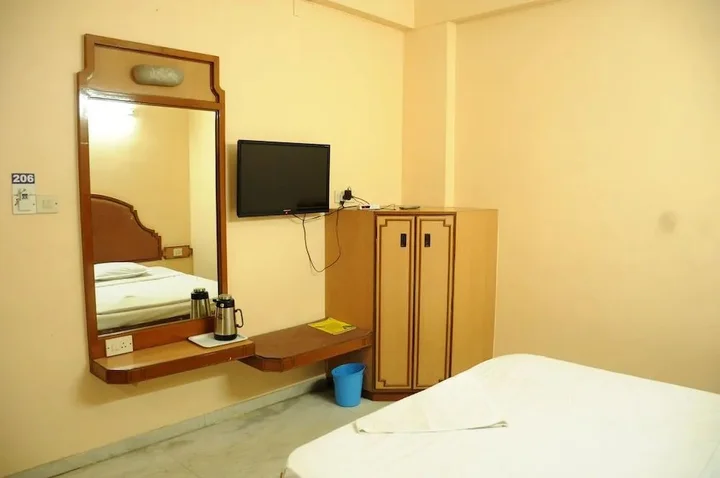 Карур: Hotel Valluvar