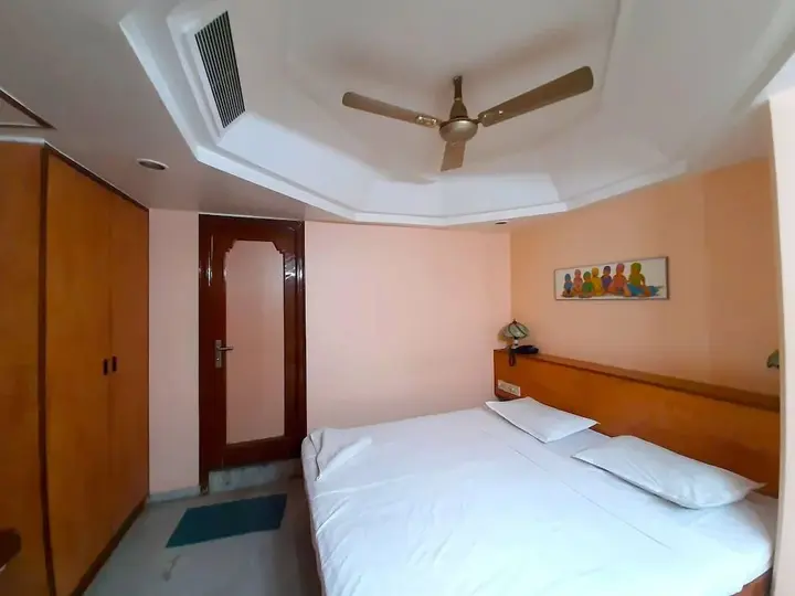 Карур: Hotel Valluvar