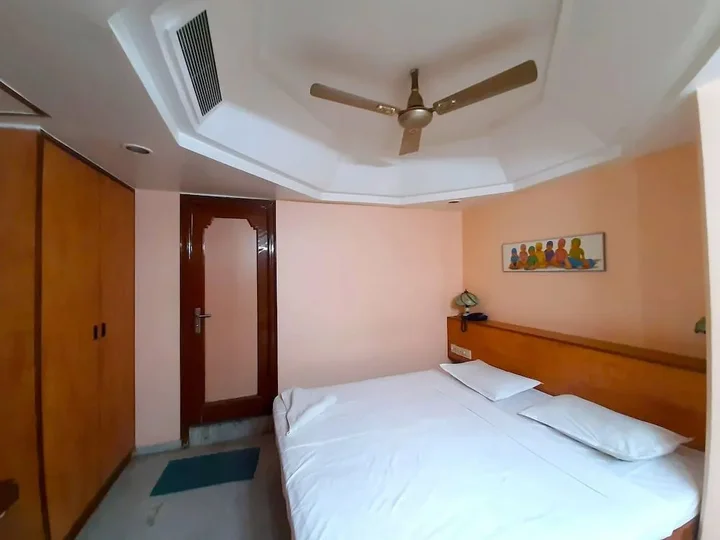 Карур: Hotel Valluvar