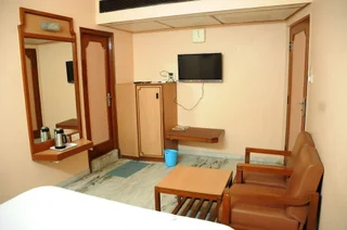 Карур: Hotel Valluvar