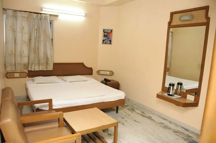 Карур: Hotel Valluvar
